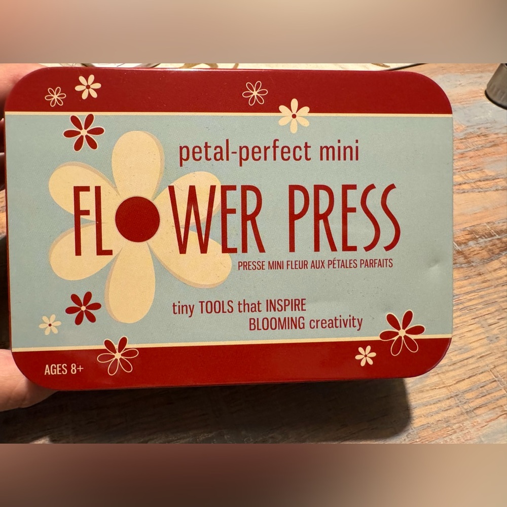NWT Mini Flower Press Tin - Picture 2 of 6